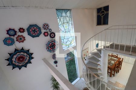 Casa à venda com 247m², 6 quartos e 4 vagasEscada