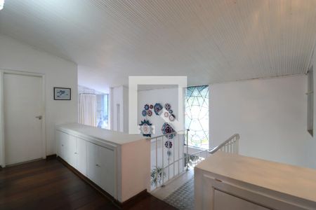 Casa à venda com 247m², 6 quartos e 4 vagasCorredor