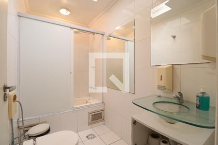 Casa à venda com 247m², 6 quartos e 4 vagasBanheiro 2