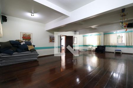 Casa à venda com 247m², 6 quartos e 4 vagasÁrea comum