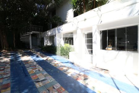 Casa à venda com 247m², 6 quartos e 4 vagasFachada