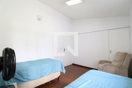 Casa à venda com 247m², 6 quartos e 4 vagasQuarto 2