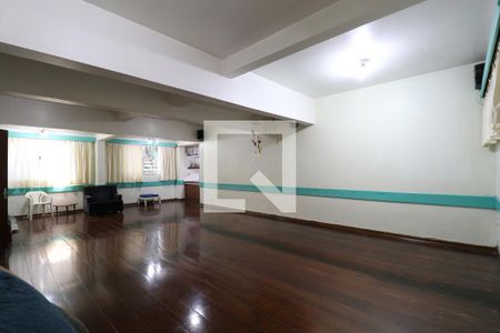 Casa à venda com 247m², 6 quartos e 4 vagasÁrea comum