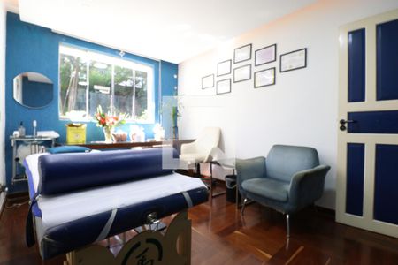 Casa à venda com 247m², 6 quartos e 4 vagasÁrea comum