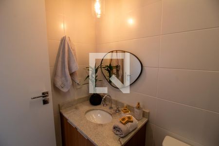 Banheiro de kitnet/studio para alugar com 1 quarto, 28m² em Jardim das Acacias, São Paulo