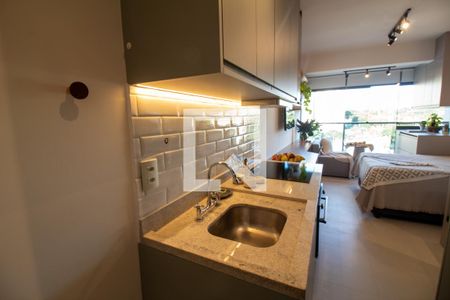 Cozinha de kitnet/studio para alugar com 1 quarto, 28m² em Jardim das Acacias, São Paulo