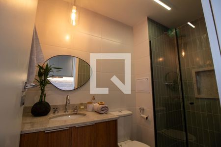 Banheiro de kitnet/studio para alugar com 1 quarto, 28m² em Jardim das Acacias, São Paulo
