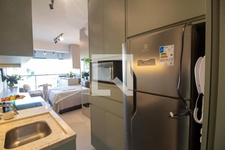 Cozinha de kitnet/studio para alugar com 1 quarto, 28m² em Jardim das Acacias, São Paulo
