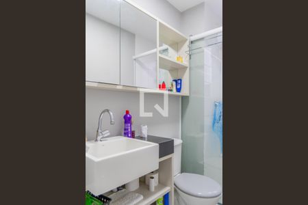 Banheiro de apartamento à venda com 2 quartos, 66m² em Cristal, Porto Alegre