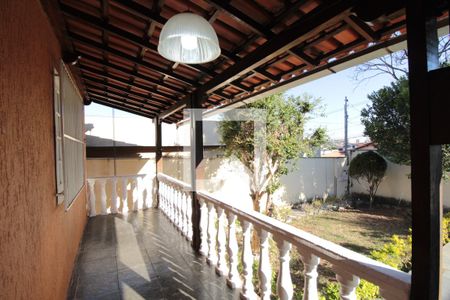 Casa à venda com 360m², 3 quartos e 7 vagasVaranda