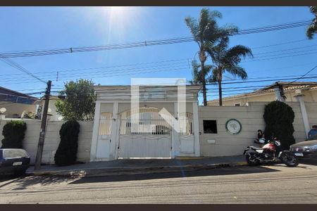 Casa à venda com 130m², 3 quartos e 2 vagasFachada