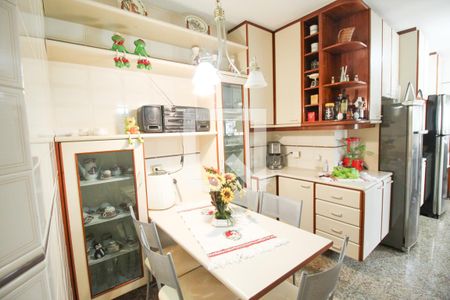 Apartamento à venda com 161m², 3 quartos e 3 vagas Apartamento à venda com 161m², 3 quartos e 3 vagasCozinha