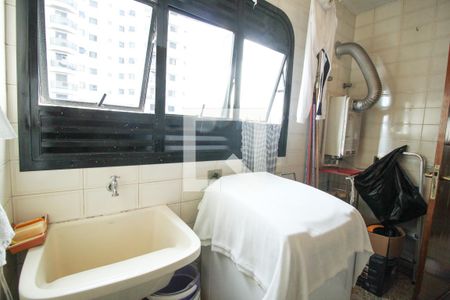 Apartamento à venda com 161m², 3 quartos e 3 vagas Apartamento à venda com 161m², 3 quartos e 3 vagasÁrea de Serviço