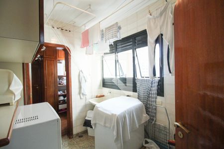 Apartamento à venda com 161m², 3 quartos e 3 vagas Apartamento à venda com 161m², 3 quartos e 3 vagasÁrea de Serviço