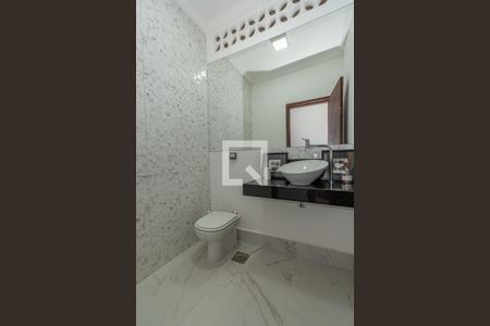 Casa de condomínio à venda com 219m², 3 quartos e 4 vagasLavabo