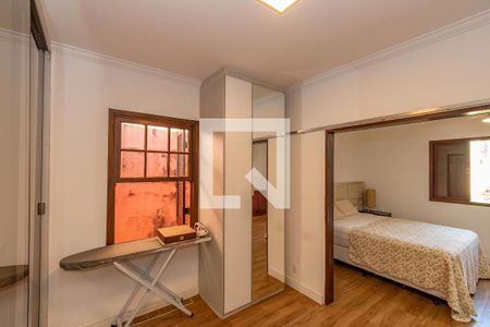 Casa de condomínio à venda com 219m², 3 quartos e 4 vagasCloset da suíte