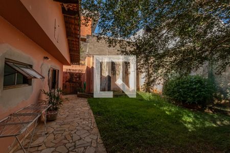 Casa de condomínio à venda com 219m², 3 quartos e 4 vagasQuintal