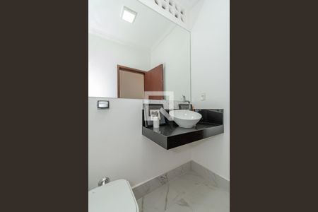 Casa de condomínio à venda com 219m², 3 quartos e 4 vagasLavabo