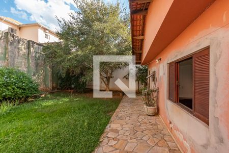 Casa de condomínio à venda com 219m², 3 quartos e 4 vagasQuintal