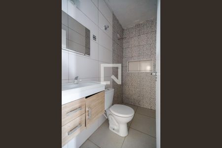 Banheiro de casa para alugar com 1 quarto, 36m² em Vila Nilo, São Paulo