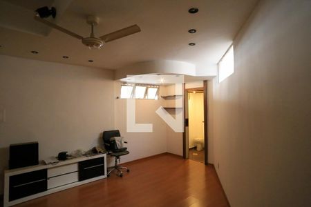 Sala de TV de apartamento para alugar com 3 quartos, 160m² em São Pedro, Belo Horizonte