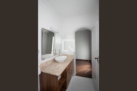 Casa à venda com 499m², 4 quartos e 6 vagasBanheiro 2