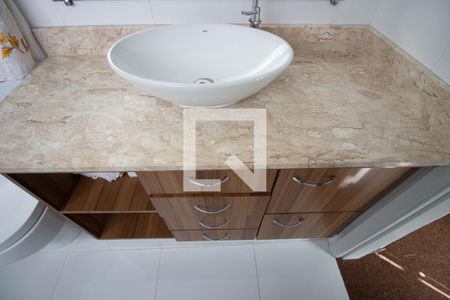 Casa à venda com 499m², 4 quartos e 6 vagasBanheiro 2