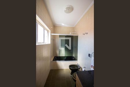 Casa à venda com 499m², 4 quartos e 6 vagasBanheiro da Suíte