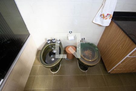 Casa à venda com 499m², 4 quartos e 6 vagasBanheiro da Suíte