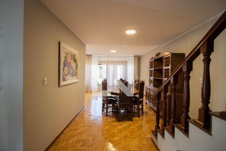 Casa à venda com 499m², 4 quartos e 6 vagasSala