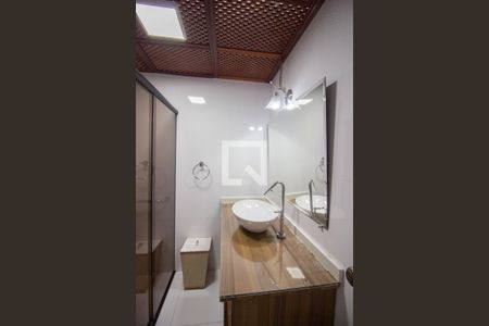 Casa à venda com 499m², 4 quartos e 6 vagasBanheiro 1