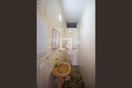 Casa à venda com 499m², 4 quartos e 6 vagasBanheiro de Serviço