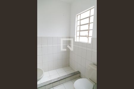 Banheiro de apartamento à venda com 2 quartos, 52m² em Menino Deus, Porto Alegre