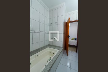 Casa à venda com 190m², 4 quartos e 4 vagasBanheiro da Suíte 1