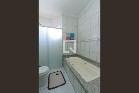 Casa à venda com 190m², 4 quartos e 4 vagasBanheiro da Suíte 1