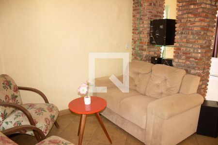 Sala de casa à venda com 1 quarto, 200m² em Colonial, Contagem