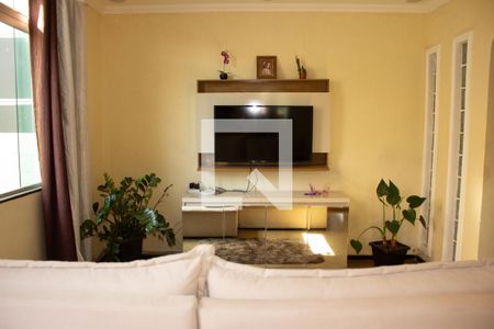 Sala de casa à venda com 1 quarto, 200m² em Colonial, Contagem