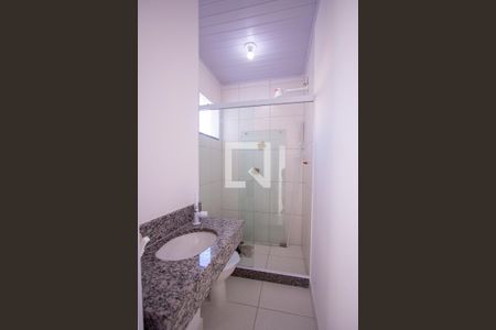 Banheiro de kitnet/studio para alugar com 1 quarto, 27m² em Matapaca, Niterói
