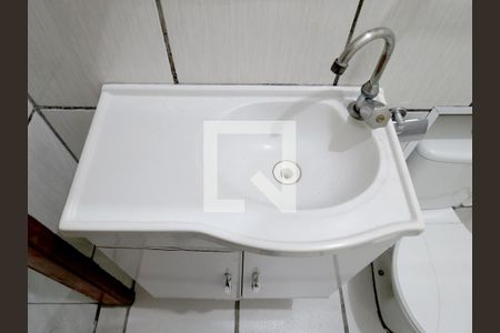 Banheiro - Pia e Gabinete de casa para alugar com 1 quarto, 72m² em Jaraguá, São Paulo