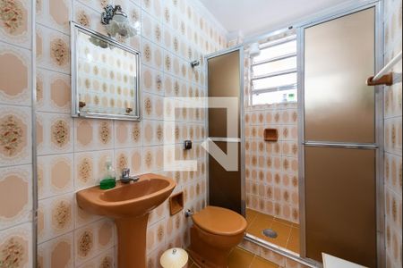 Banheiro de apartamento para alugar com 1 quarto, 51m² em Gonzaga, Santos