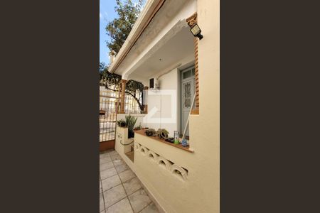 Casa à venda com 170m², 5 quartos e 2 vagas Casa à venda com 170m², 5 quartos e 2 vagasHall de entrada