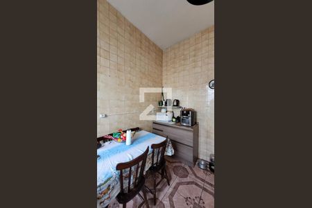 Casa à venda com 170m², 5 quartos e 2 vagas Casa à venda com 170m², 5 quartos e 2 vagasCozinha