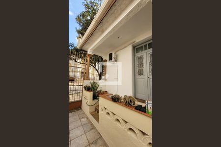 Casa à venda com 170m², 5 quartos e 2 vagas Casa à venda com 170m², 5 quartos e 2 vagasHall de entrada