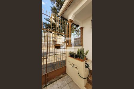 Casa à venda com 170m², 5 quartos e 2 vagas Casa à venda com 170m², 5 quartos e 2 vagasHall de entrada