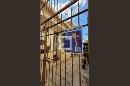 Casa à venda com 170m², 5 quartos e 2 vagas Casa à venda com 170m², 5 quartos e 2 vagasPlaquinha