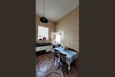 Casa à venda com 170m², 5 quartos e 2 vagas Casa à venda com 170m², 5 quartos e 2 vagasCozinha