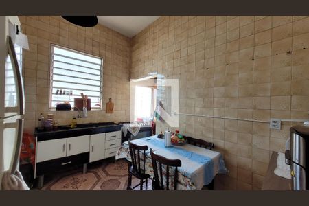 Casa à venda com 170m², 5 quartos e 2 vagas Casa à venda com 170m², 5 quartos e 2 vagasCozinha