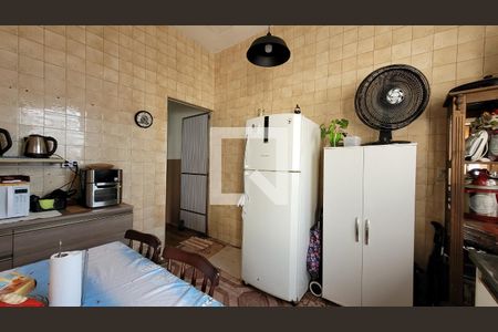 Casa à venda com 170m², 5 quartos e 2 vagas Casa à venda com 170m², 5 quartos e 2 vagasCozinha