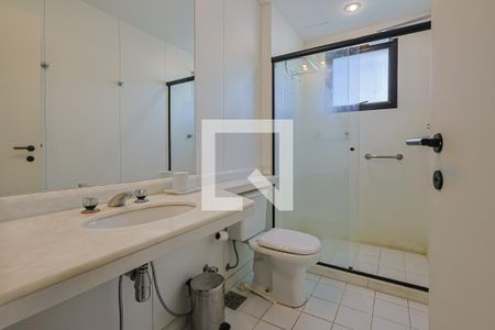 Banheiro de apartamento para alugar com 1 quarto, 49m² em Funcionários, Belo Horizonte