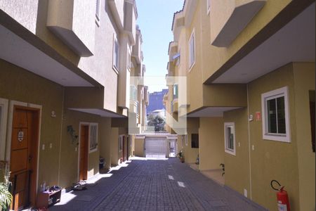 Casa para alugar com 80m², 2 quartos e 2 vagasFachada
